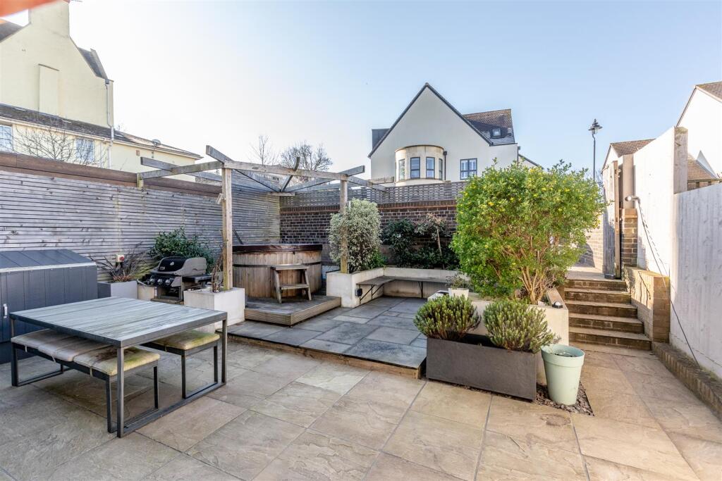 Parrys Lane, Stoke Bishop Rear Garden 2.jpg