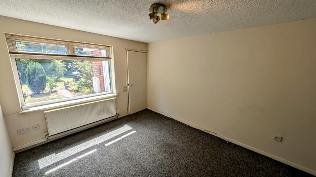 61 Canterbury Close lounge 3.jpg