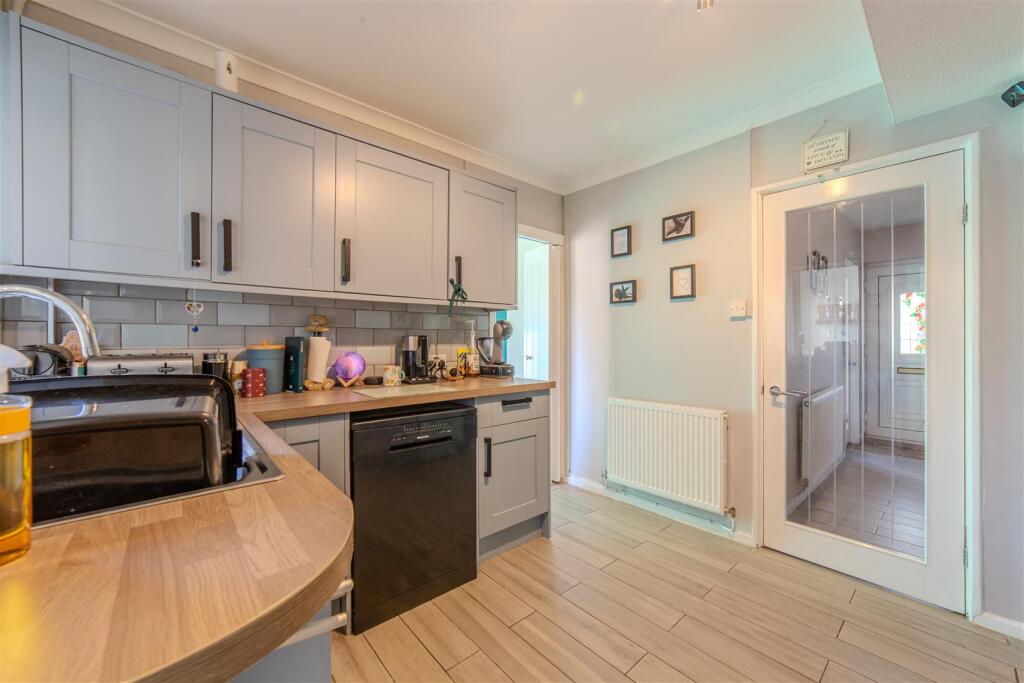 48 Melbourne Court-12.jpg