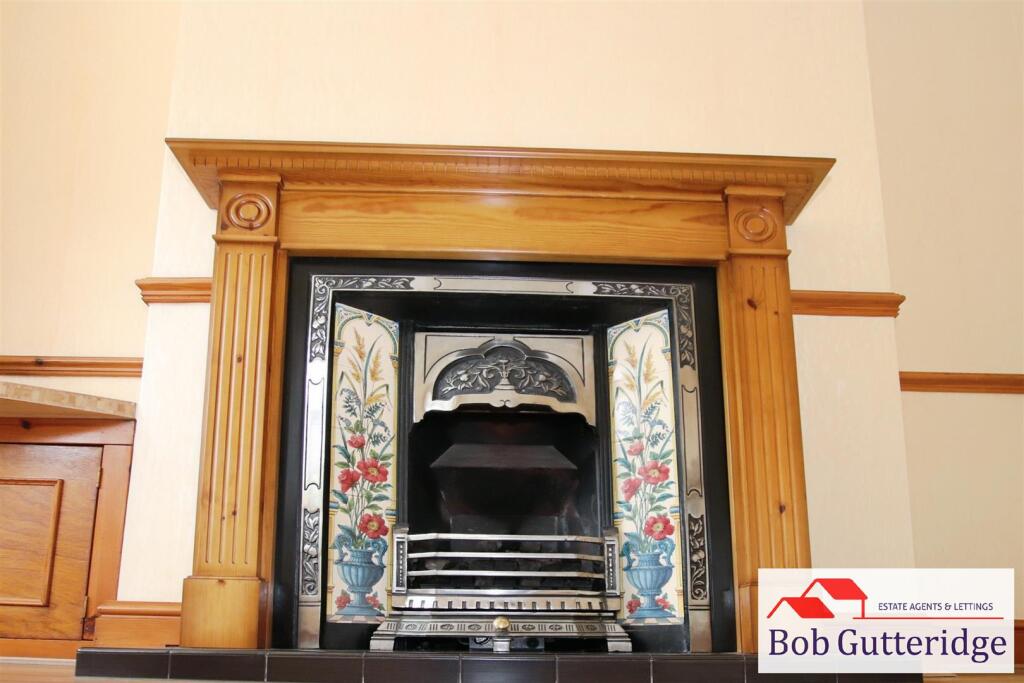 BAY FRONTED LOUNGE