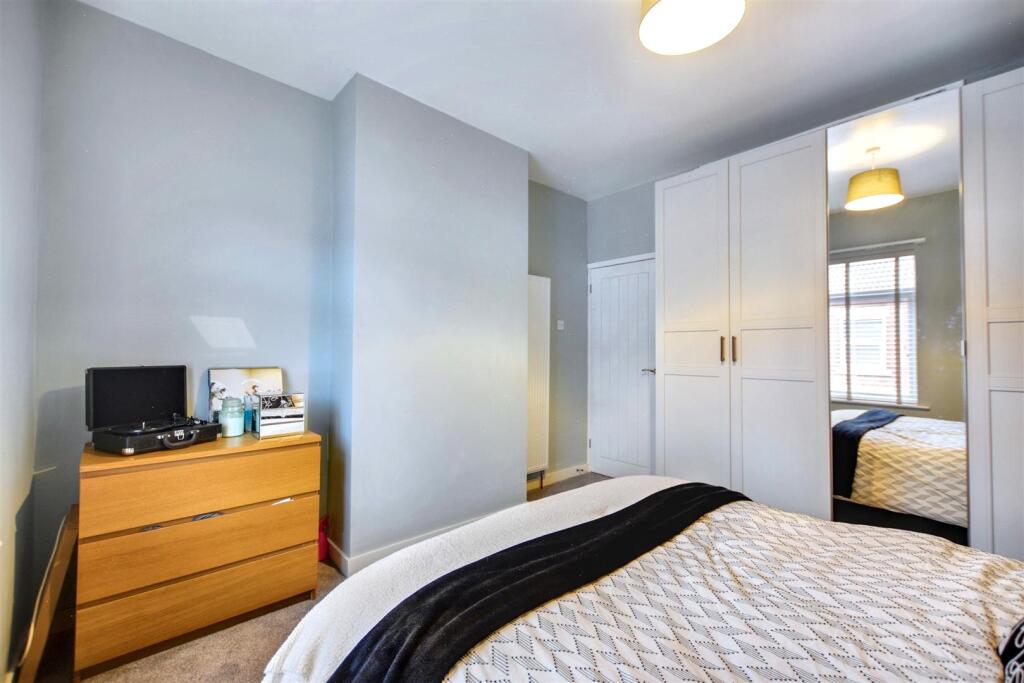 Bedroom 1_2.jpeg