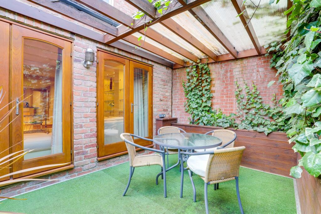 32 CASTLE B HARRY HIGH RES (13)