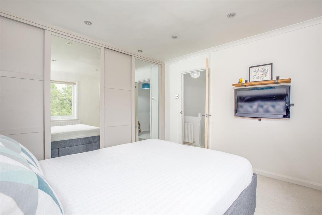 9 Slayter Road, Lane End, HP14 3JQ-4.jpg