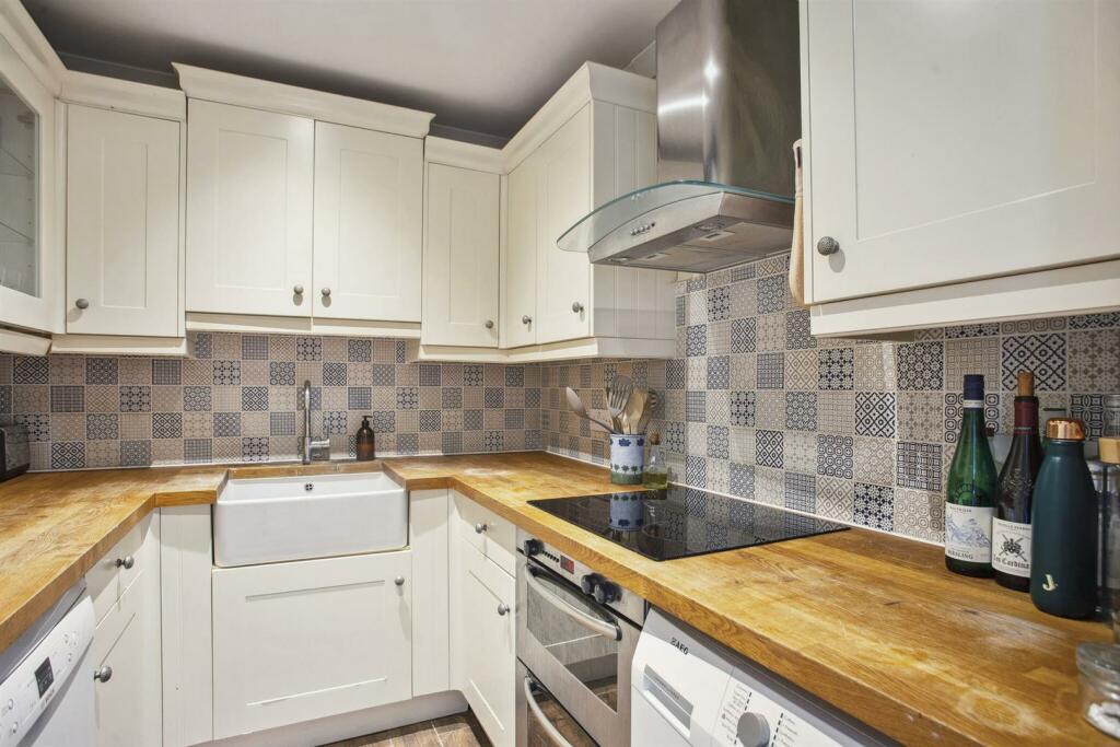 77462_Flat 2 19 Stanhope Mews West(8)_low.jpg