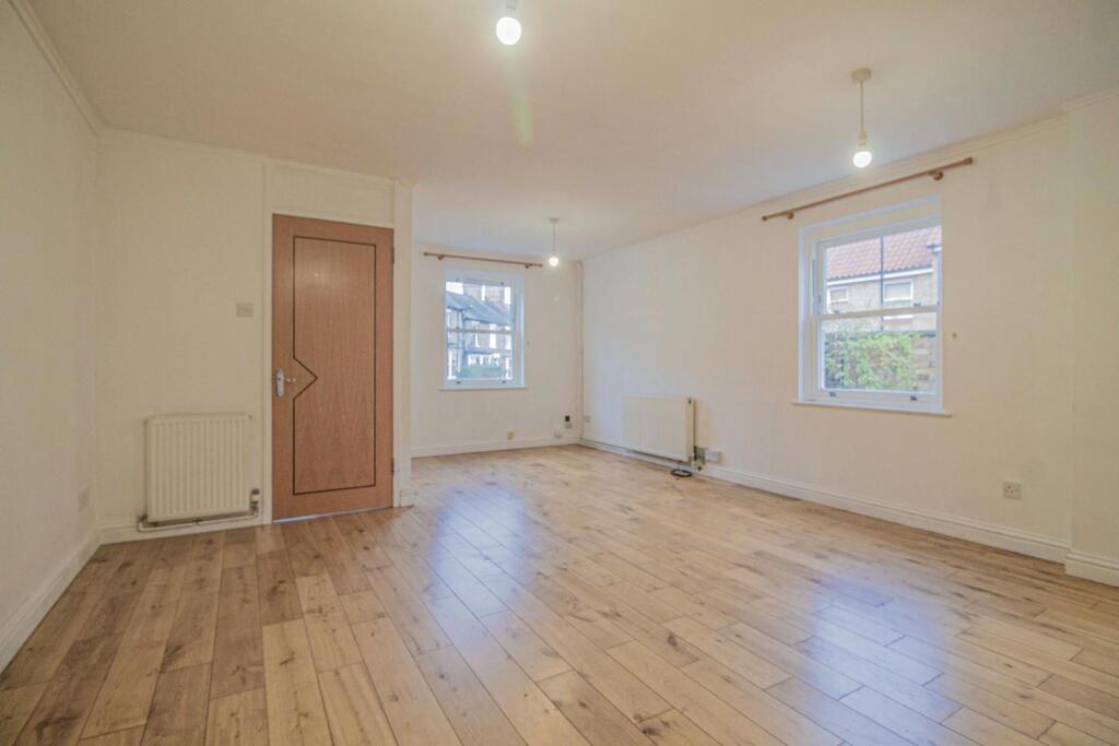 116 Cannon Street [Living Room] 01.jpg