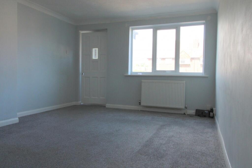 Spacious lounge dine