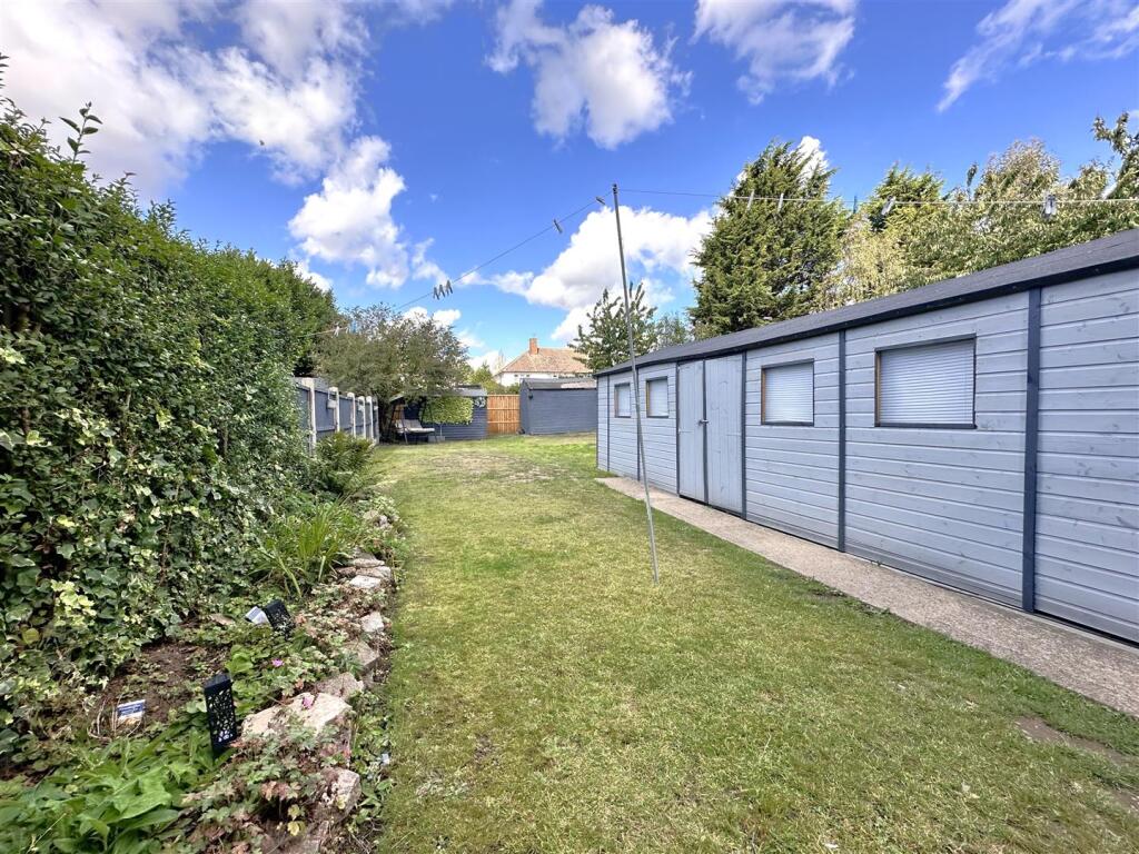 Large Rear Garden 573