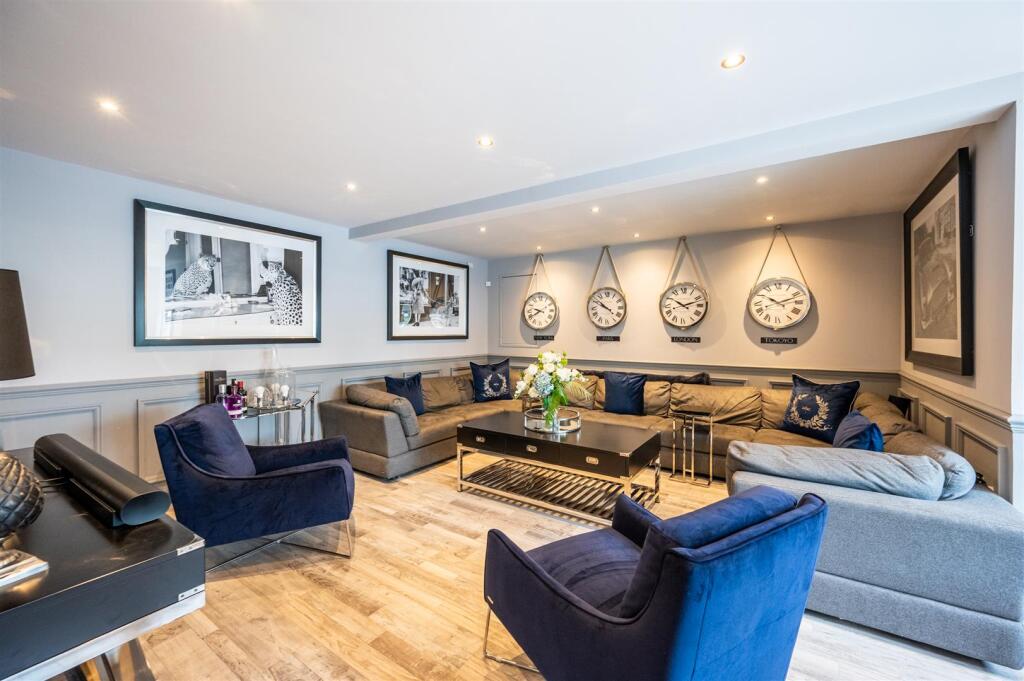 Family Room (2).jpg