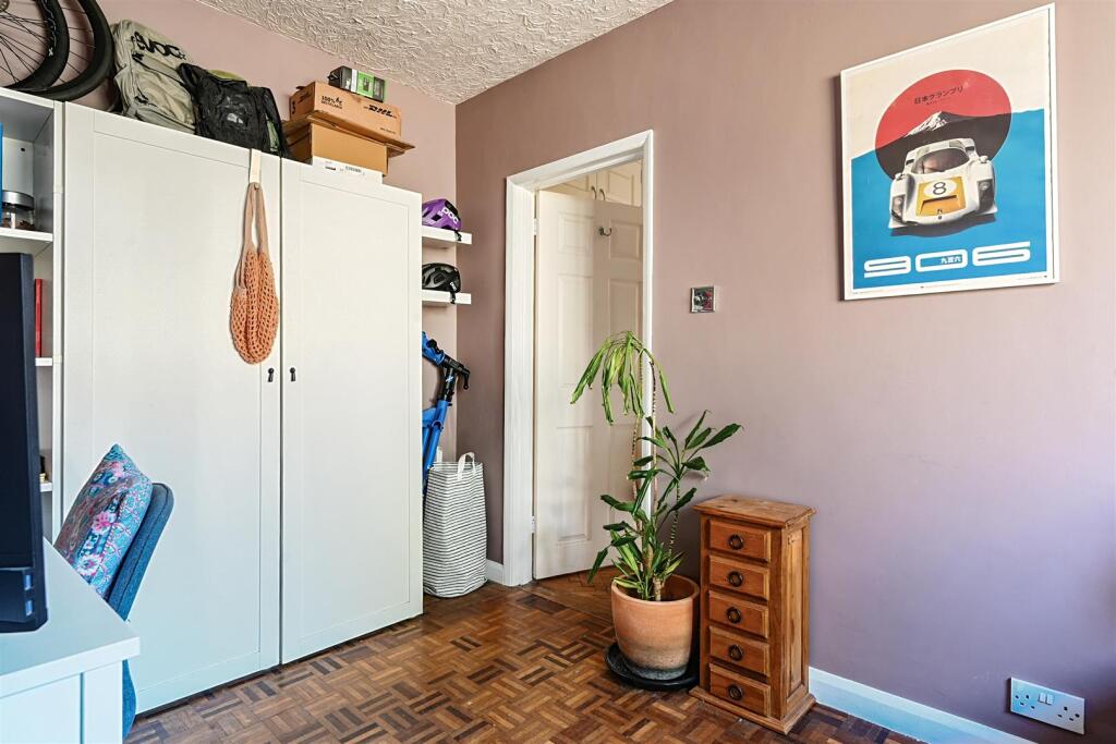 2a Windlesham Close, BN41 (12).jpg