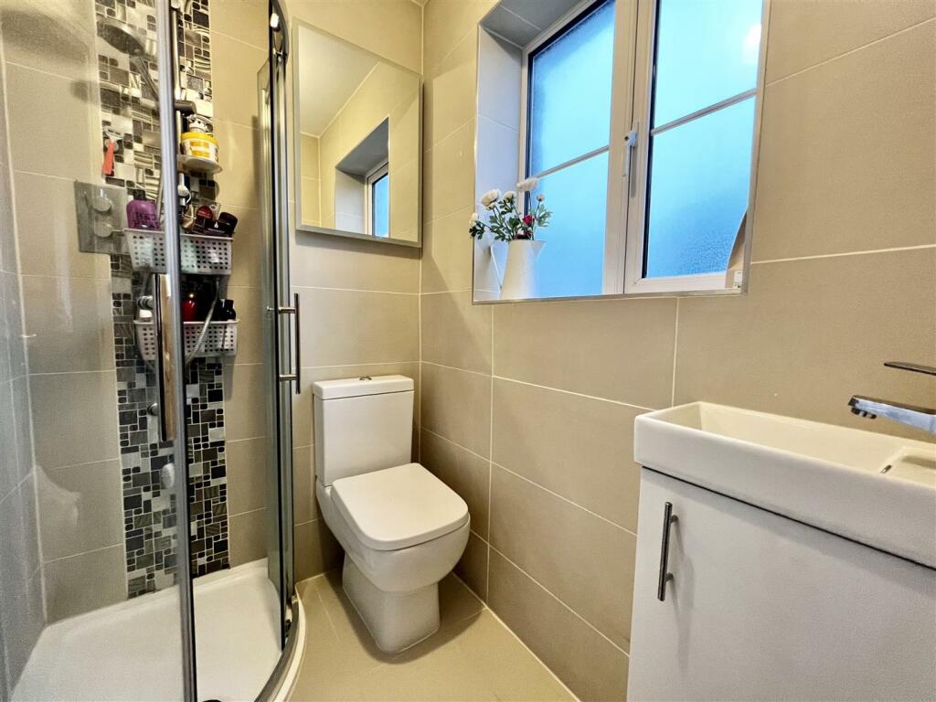 Bedroom Two En-suite