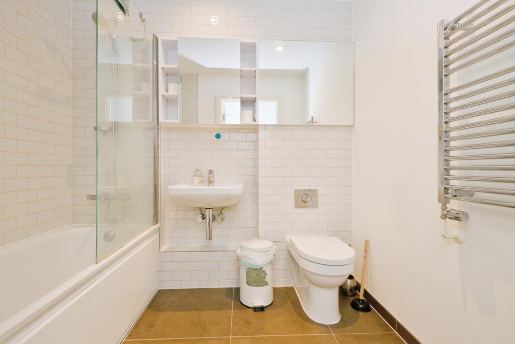 7921d16844c1e46c7f82c7754e71aa9ce747ed5f_thmb_lg