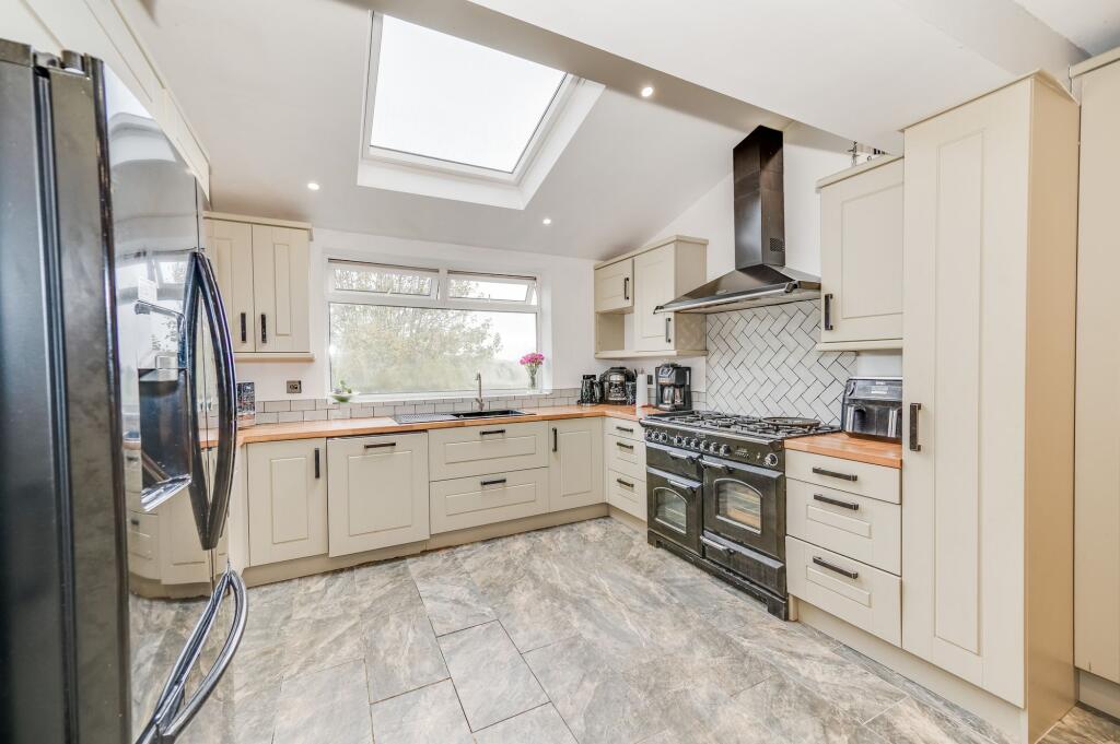 OPEN PLAN KITCHEN/DINER AND LIVING ROOM