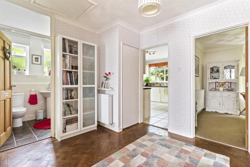 Laburnum Close, 8-009.JPG