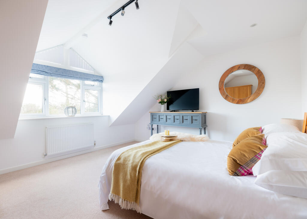 67b5ee3e04e92_High Croft-20