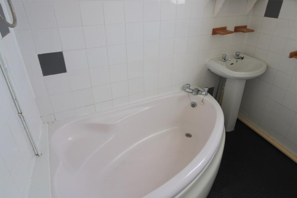 Bathroom+with+shower