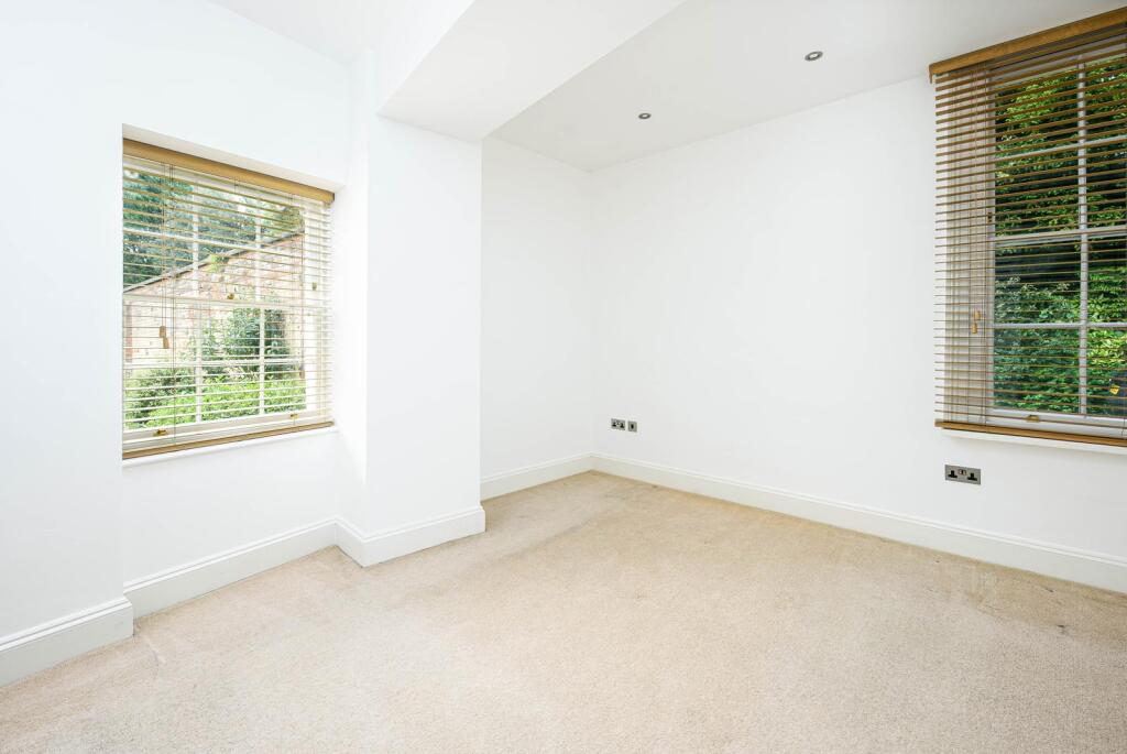 Bedroom1_2.jpg