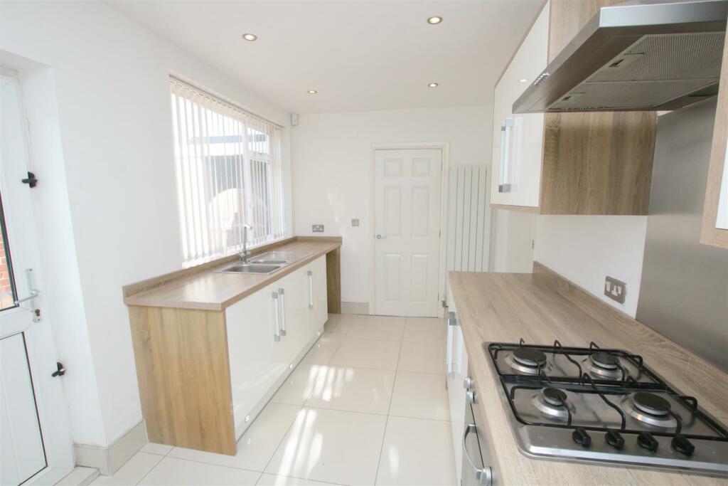 EXTENDED FITTED KITCHEN