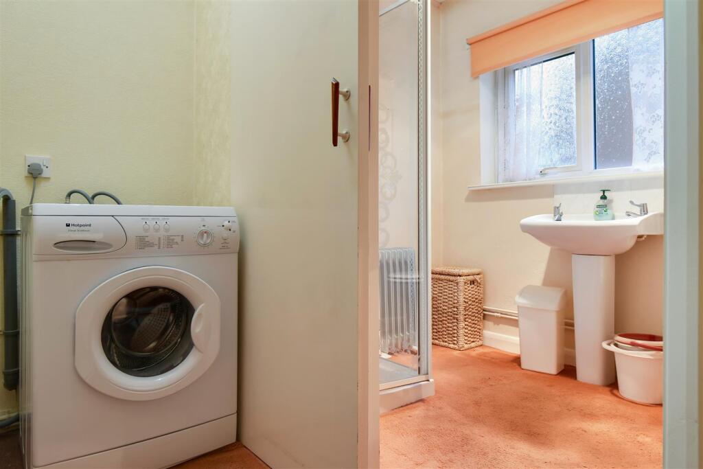 Ground floor utility/ bathroom
