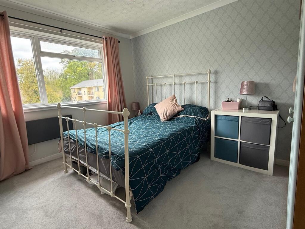 Bedroom 1.jpg