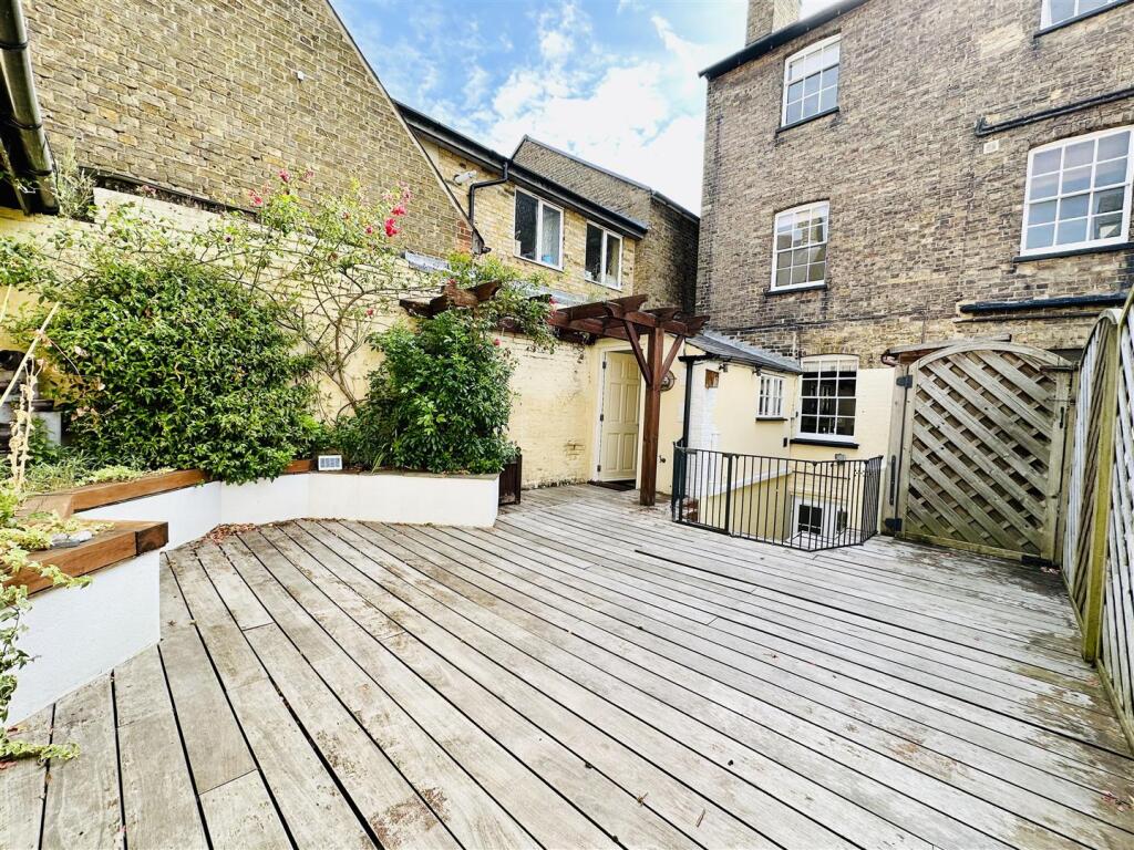 COURTYARD GARDEN