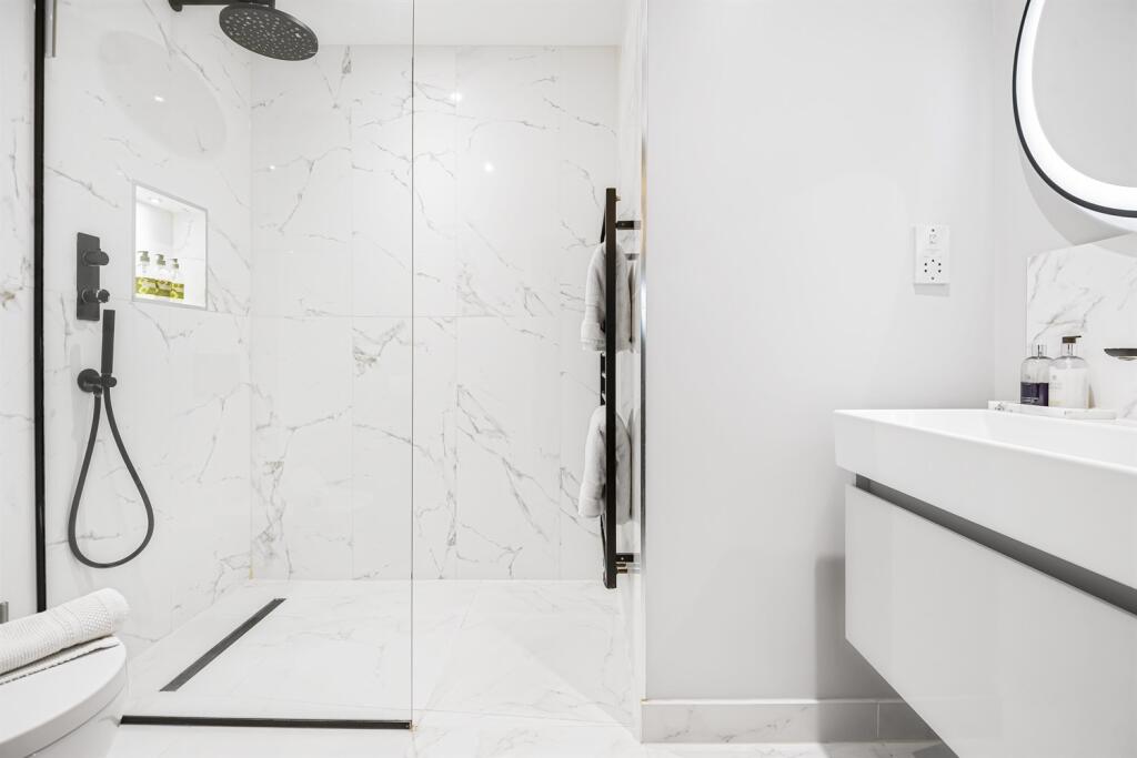 En Suite Shower Room