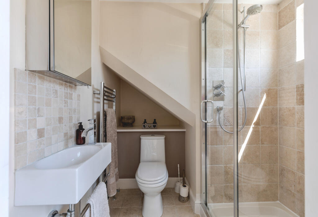 Oakfield Road, ensuite shower