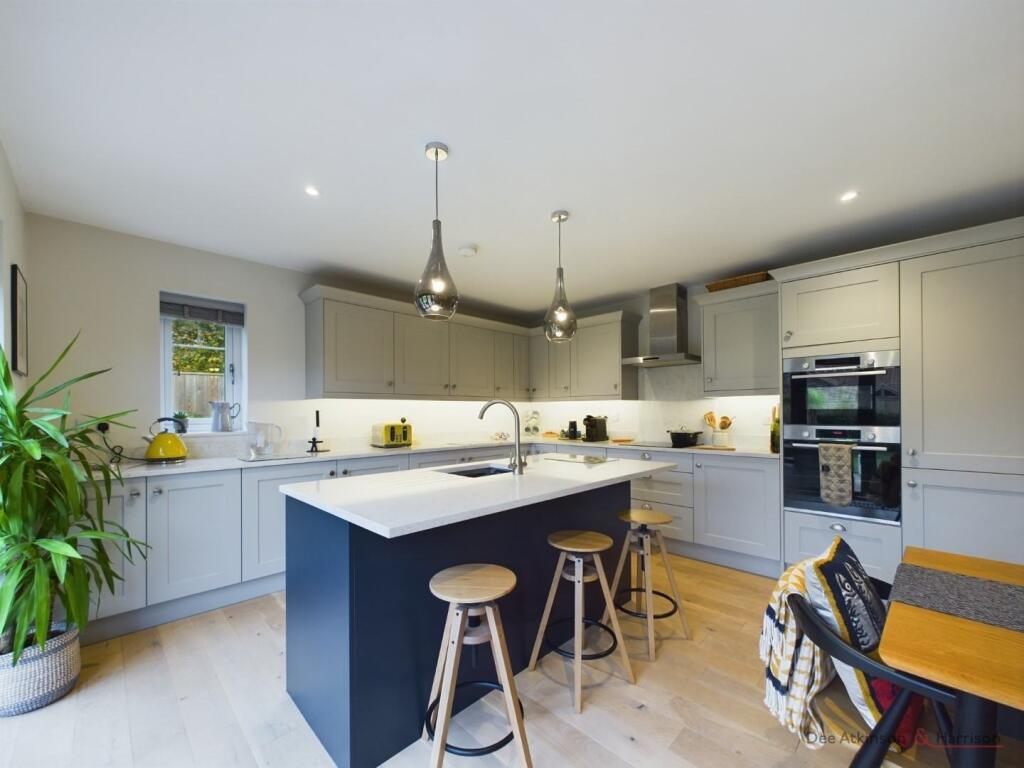Kitchen/Dining Area