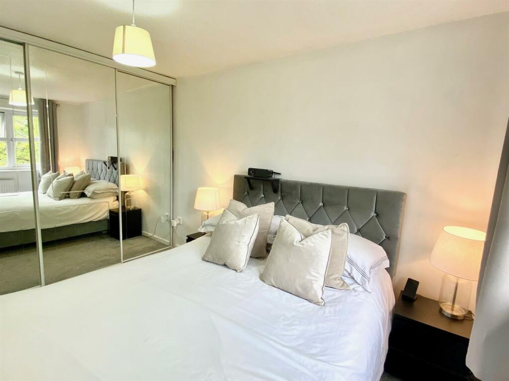 Master bedroom 2.jpg