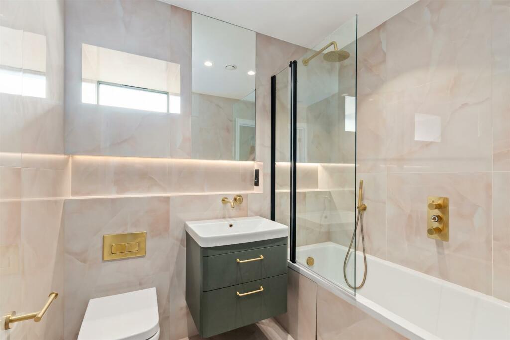 F8 397 Cockfosters Road Ph3.jpg