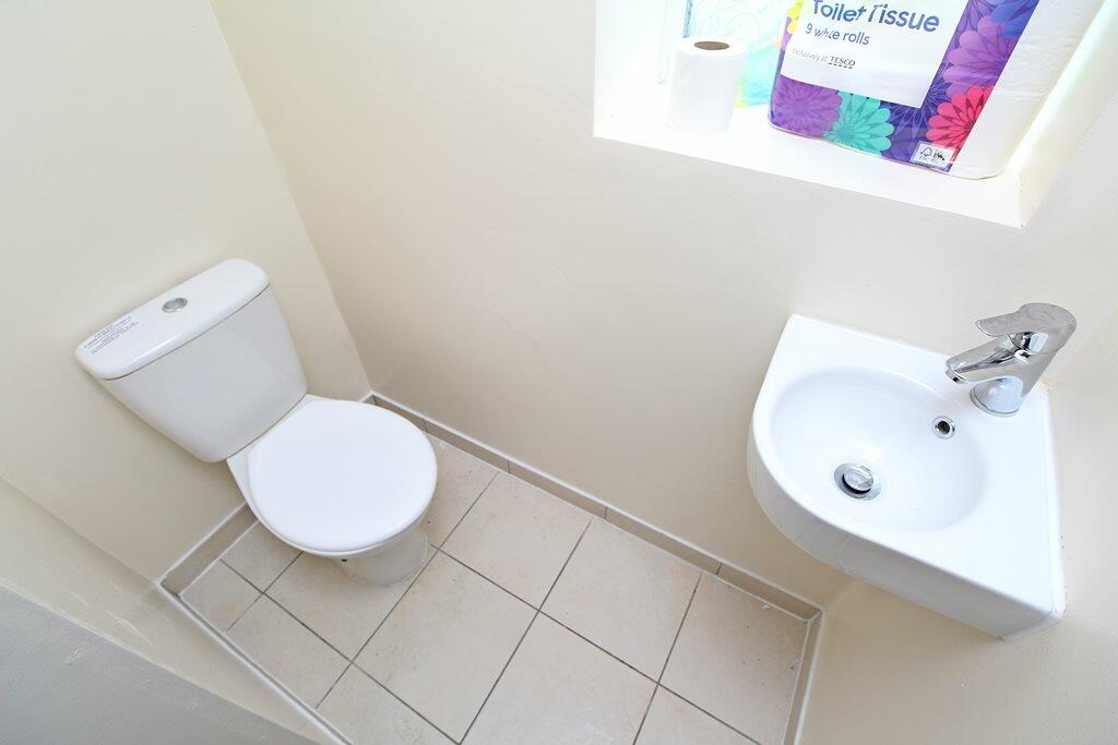7_Bathroom (3)