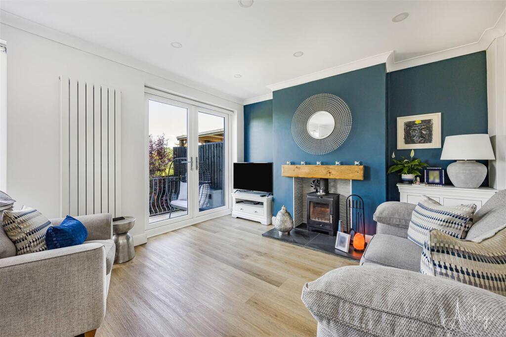 Open-plan kitchen/family room