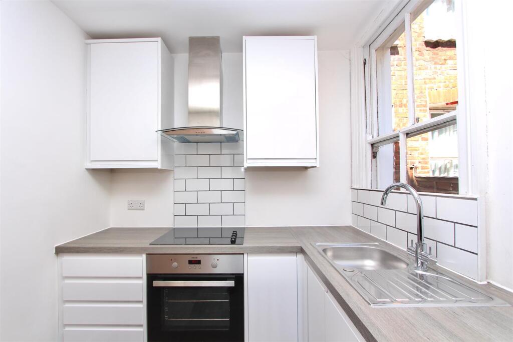 St. Margaret's Avenue, N15