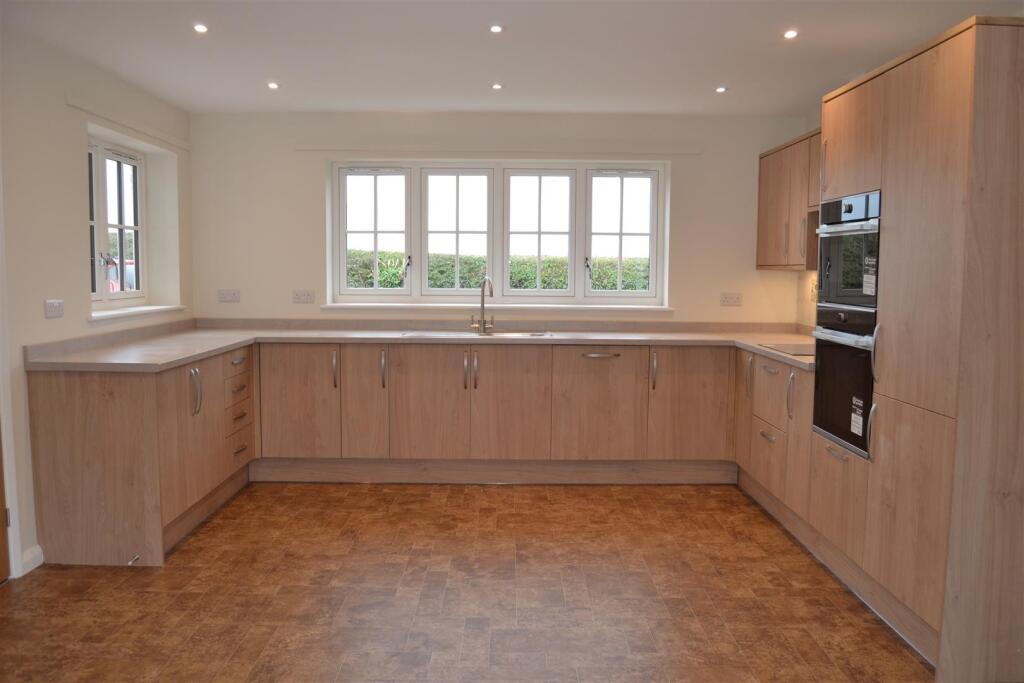 LIVING KITCHEN