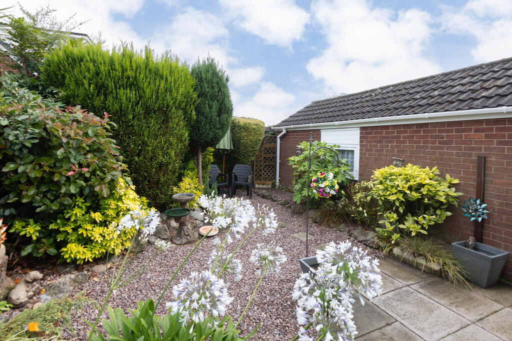 16 Glencoyne Drive-24