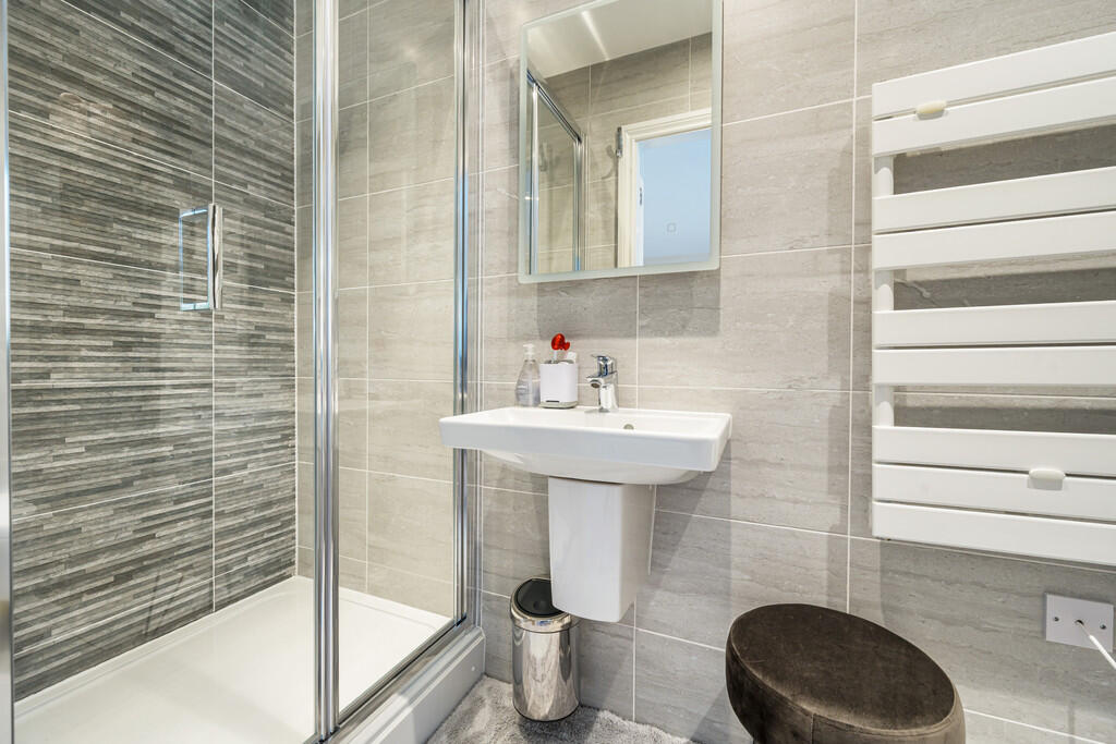 En-suite Shower r...