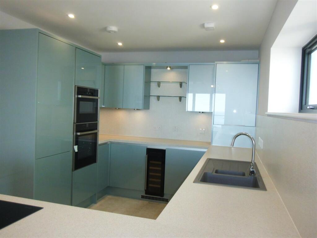 Kitchen 1.JPG