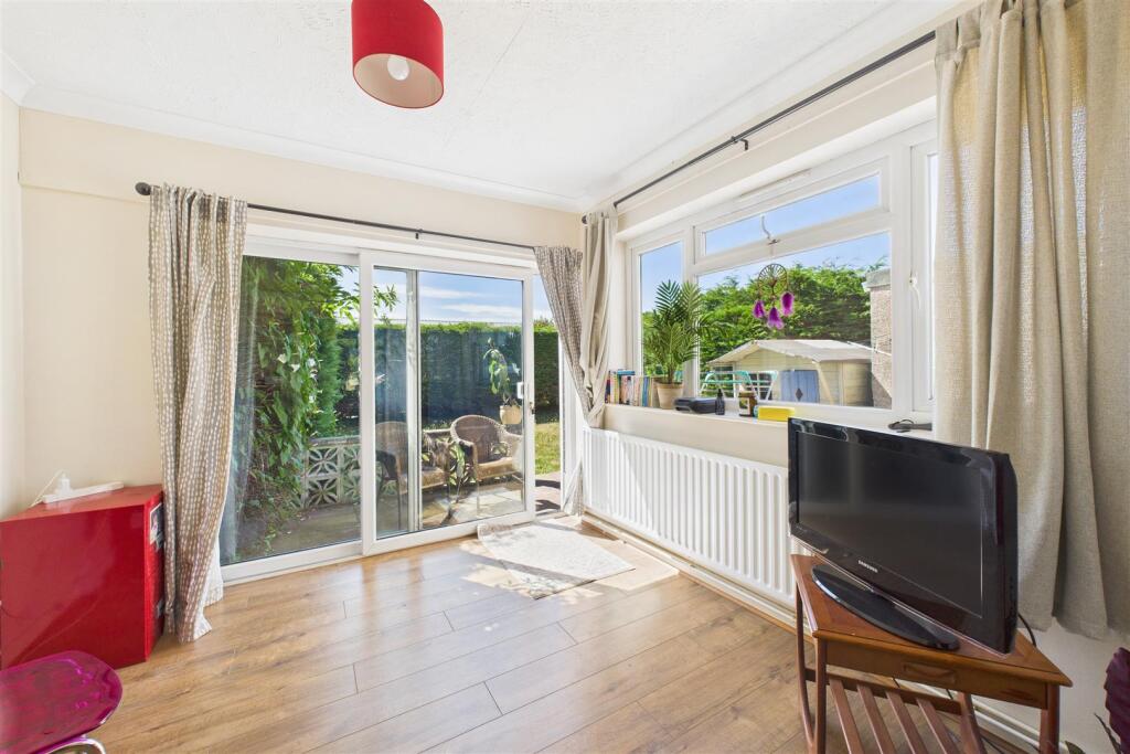 44 Hillcrest Road, Nailsea, North Somerset BS48 2J