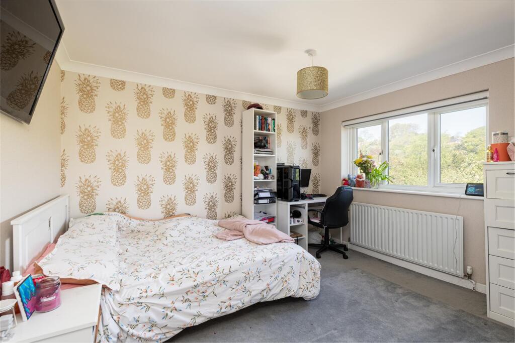 10 Birchfields bedroom1.jpg