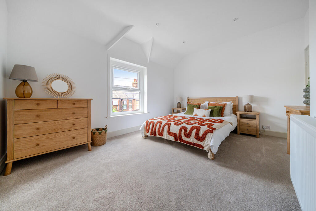 1331077-12-6883a9...