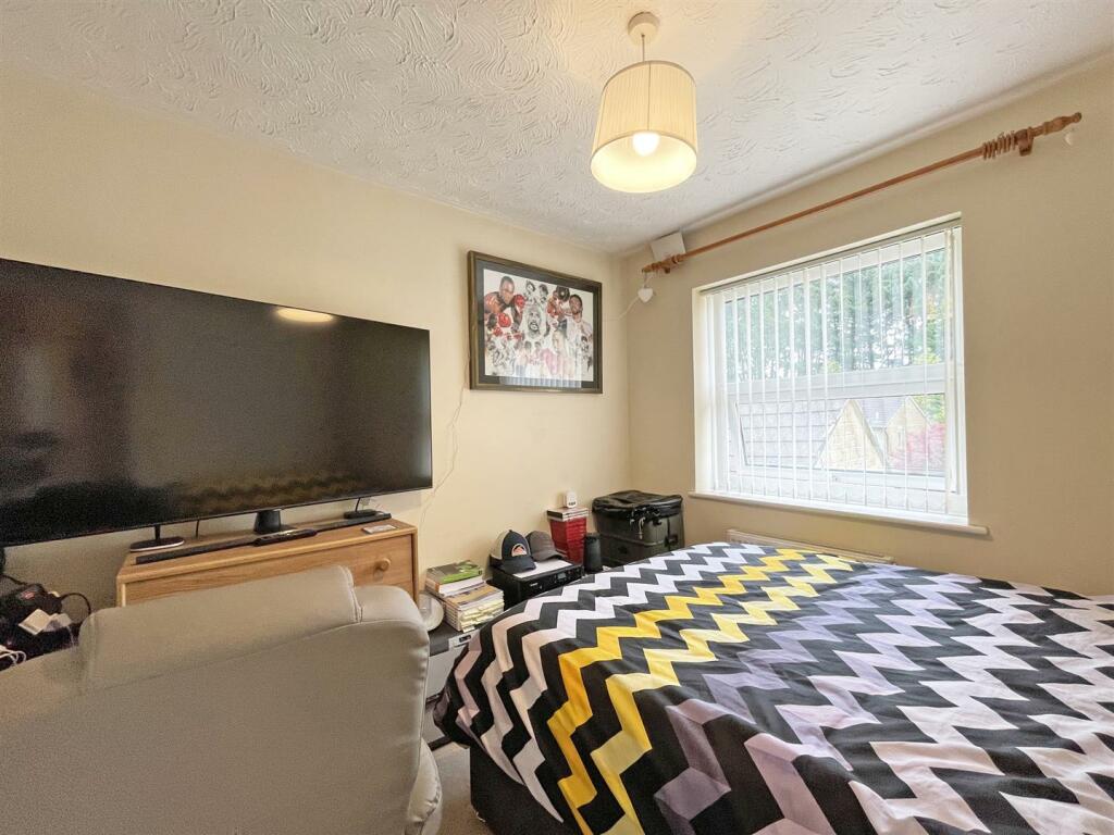 Warspite Gardens 10 - Bed 4.jpg