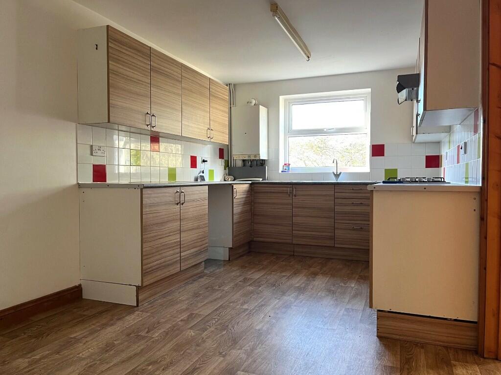 Kitchen/b'fast room