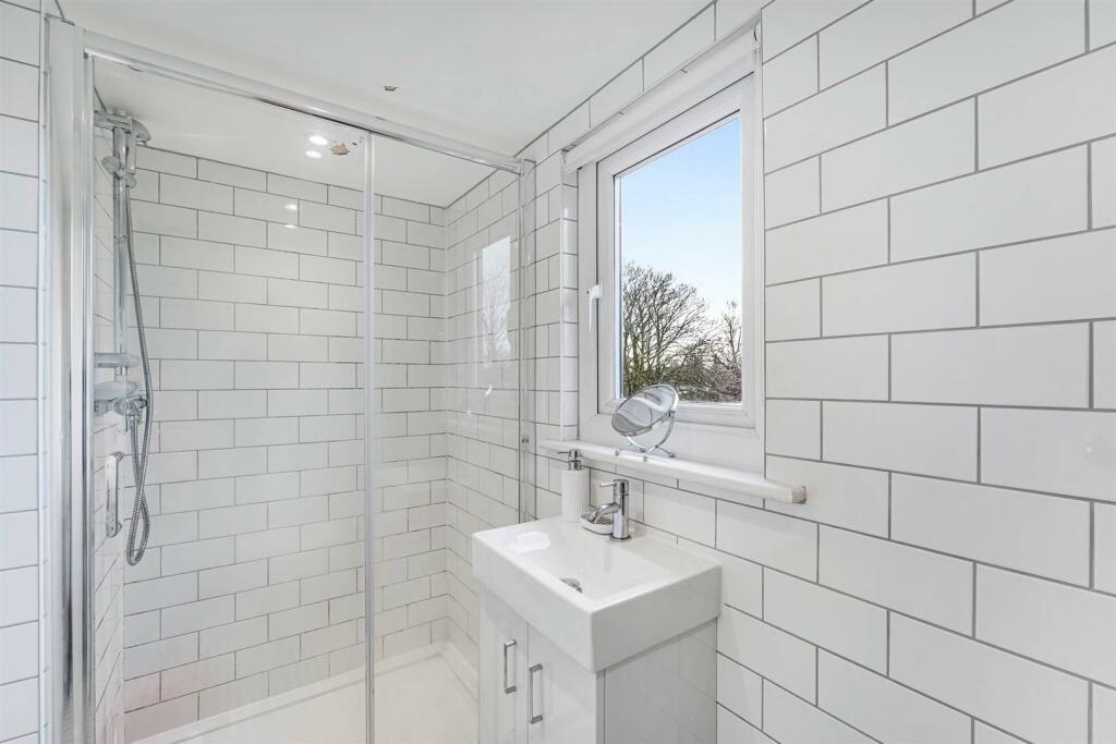 En Suite Shower Room - Bed 1