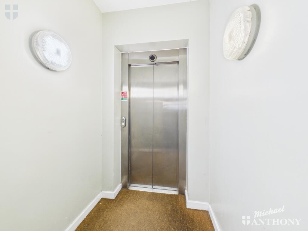 CAM03852G0-PR0209-STILL018