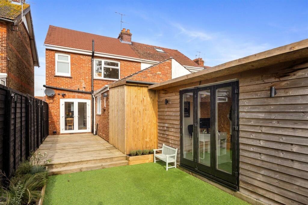 Pavillion Road, 77-027.jpg