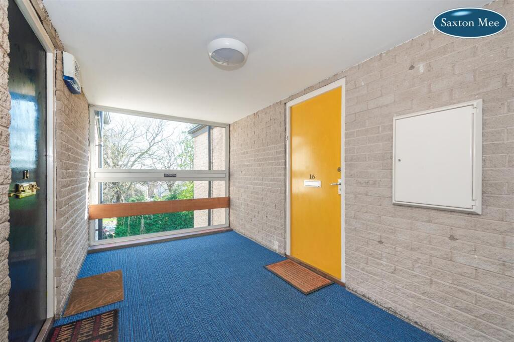 entrance hall 5142.jpg