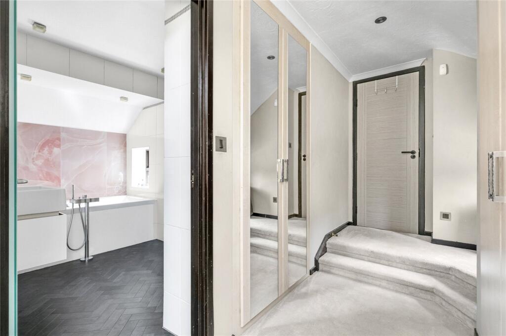 Master En-Suite