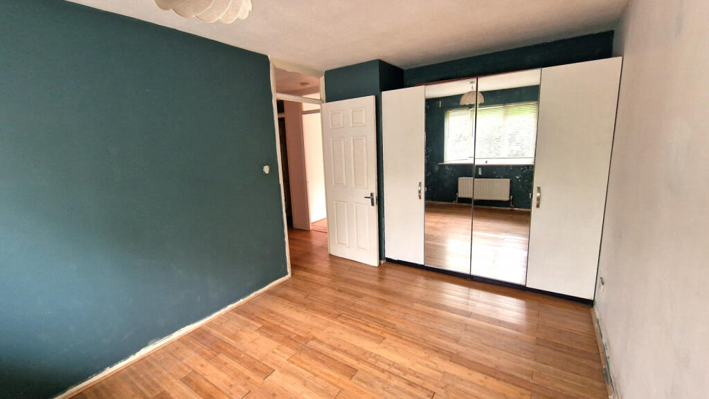 MAIN BEDROOM
