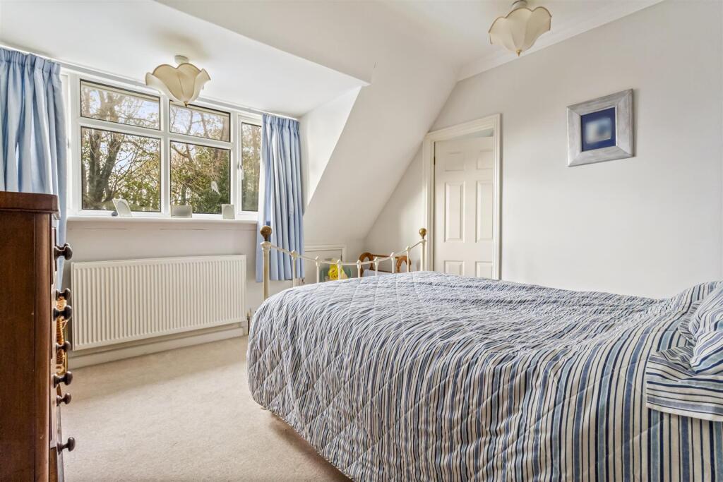 5 Parklands Ave New-001.JPG