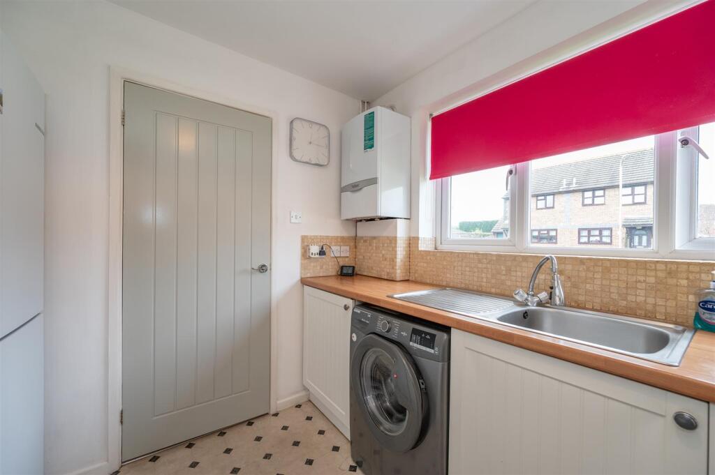 33 Kingfisher Close 25 3.jpg