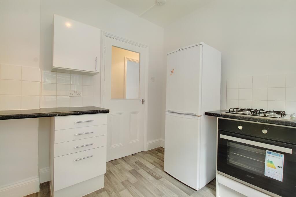 4.kitchen 2.jpg